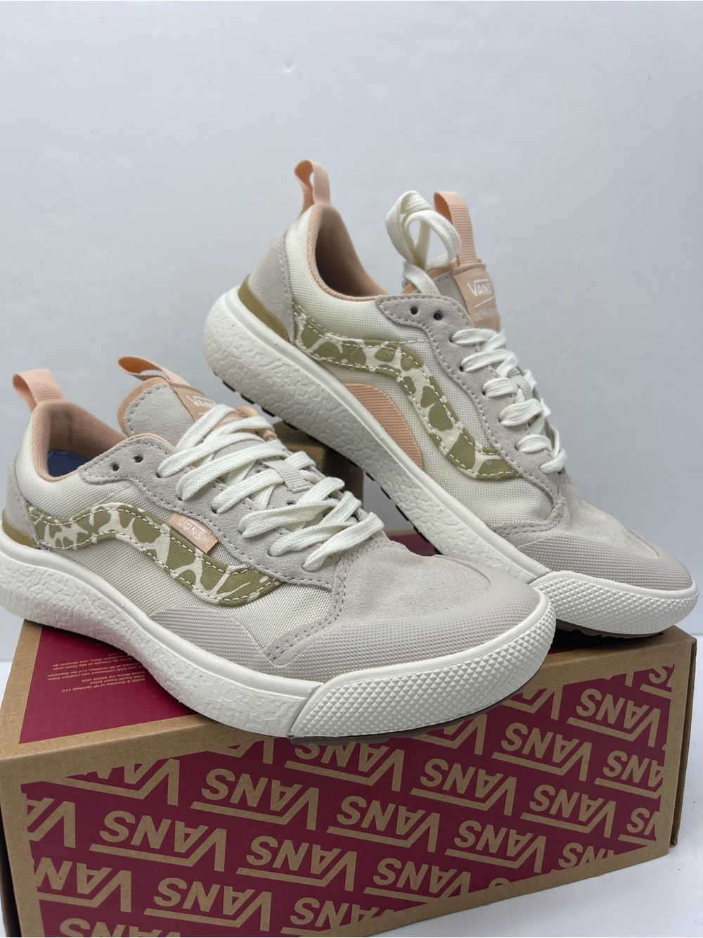Vans WMNS Ultrarange Exo Se
Groovy Floral Khaki
VN0A4UWMKHK Sneakers - Picture 4 of 16